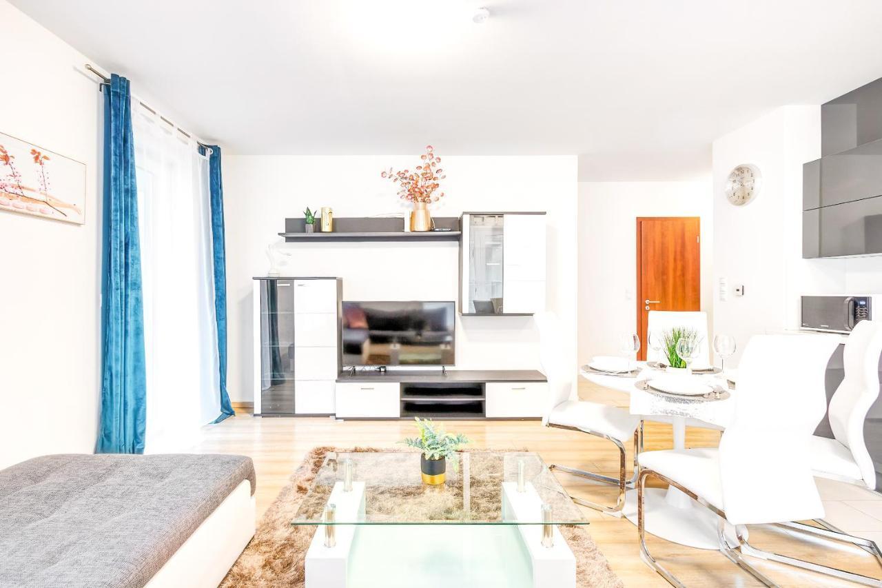 Modern Apartment With Free Garage And Balcony In The Downtown Budapest Exterior photo