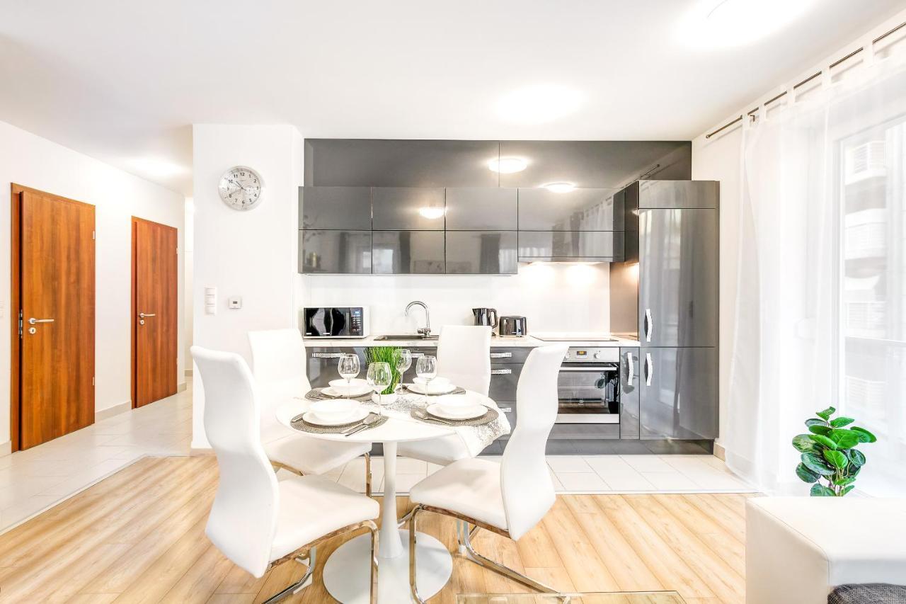 Modern Apartment With Free Garage And Balcony In The Downtown Budapest Exterior photo