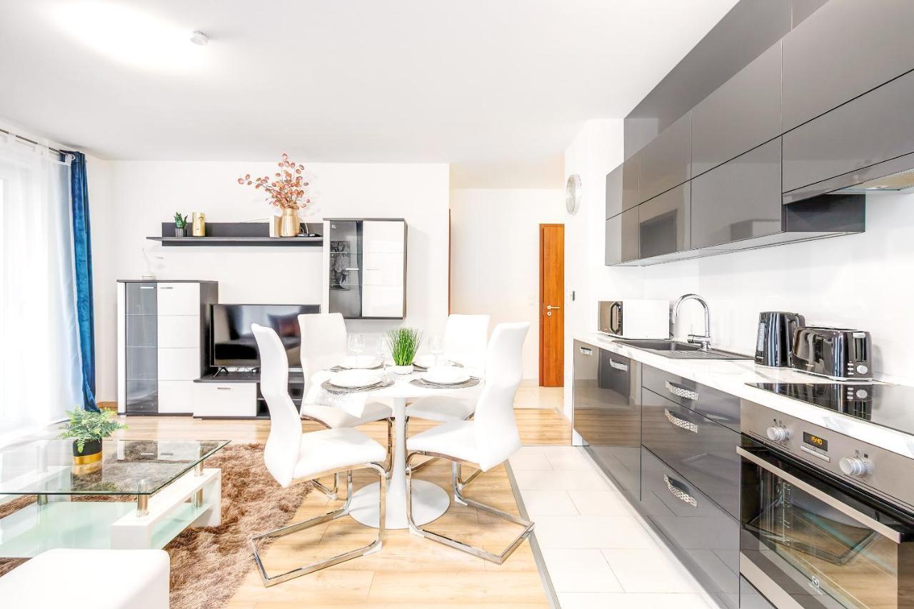 Modern Apartment With Free Garage And Balcony In The Downtown Budapest Exterior photo
